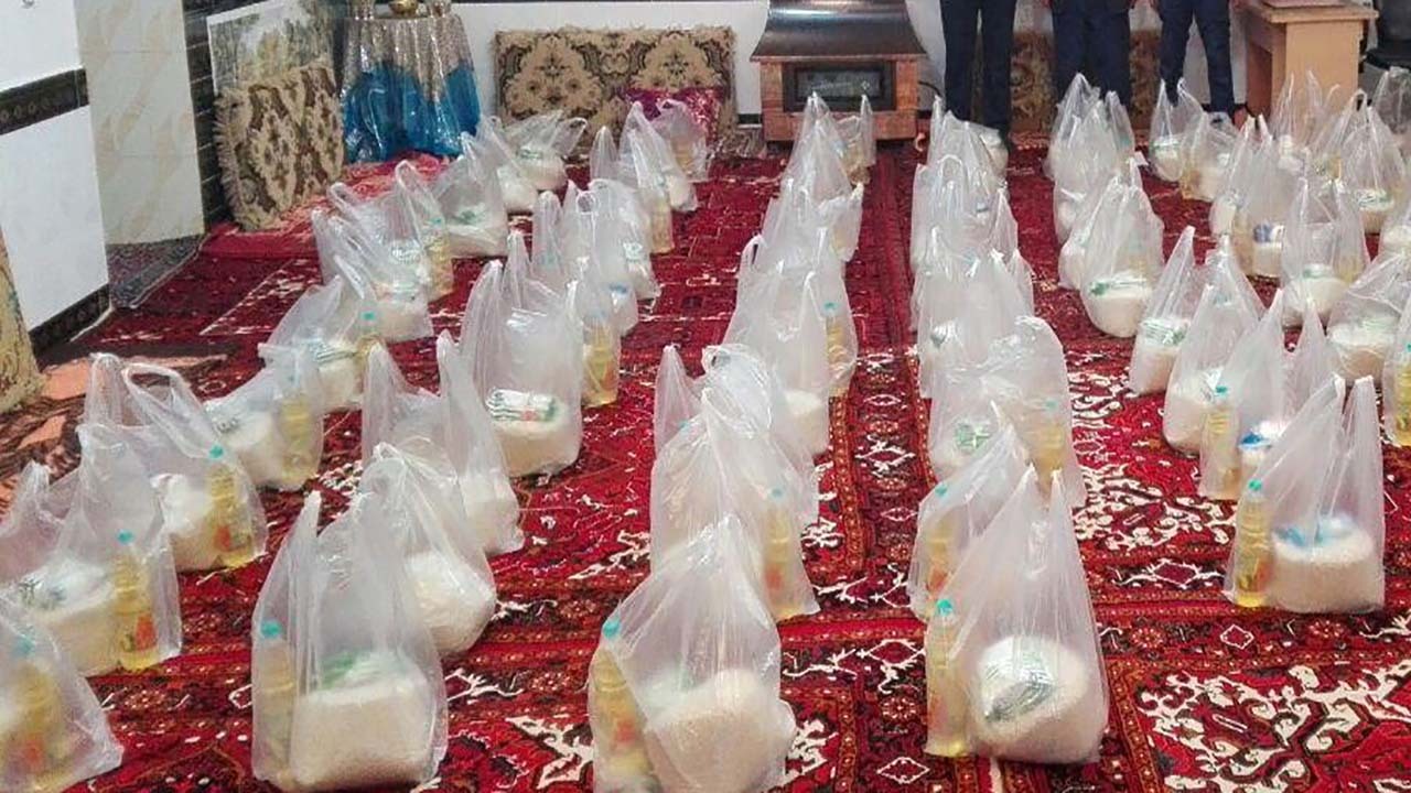 تهیه ۸۰ بسته معیشتی در «عجب‌شیر» + تصاویر