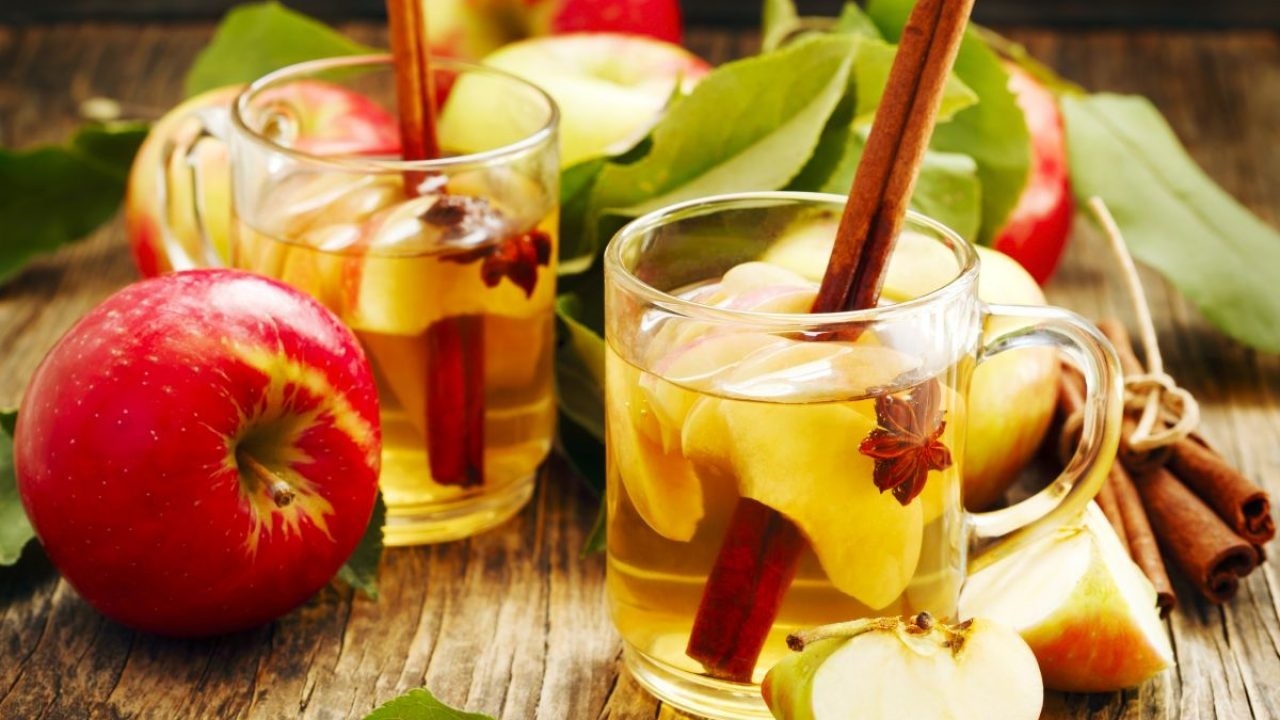 طرز تهیه چای سیب + خواص بی‌نظیر چای سیب برای سلامتی بدن