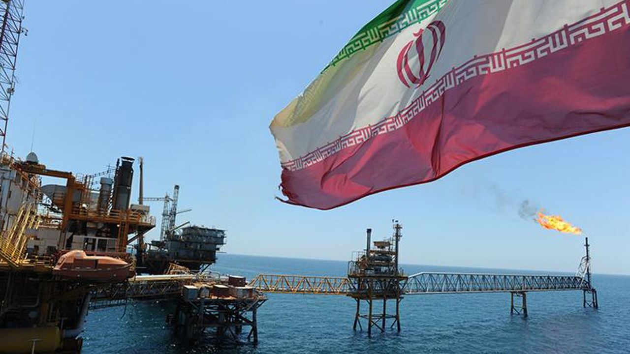 بلومبرگ: با رنگ باختن تحریم‌های آمریکا، صادرات نفتی ایران سیر صعودی گرفت