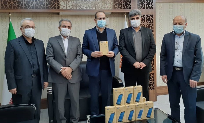 اهدای ۵۰۰ دستگاه تبلت به دانش آموزان استان همدان