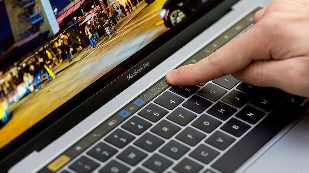 تمسخر MacBook Pro در تبلیغات Surface Pro 7