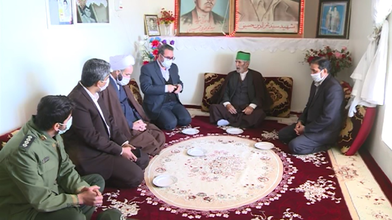 تکریم مادران و همسران شهدا در خنداب