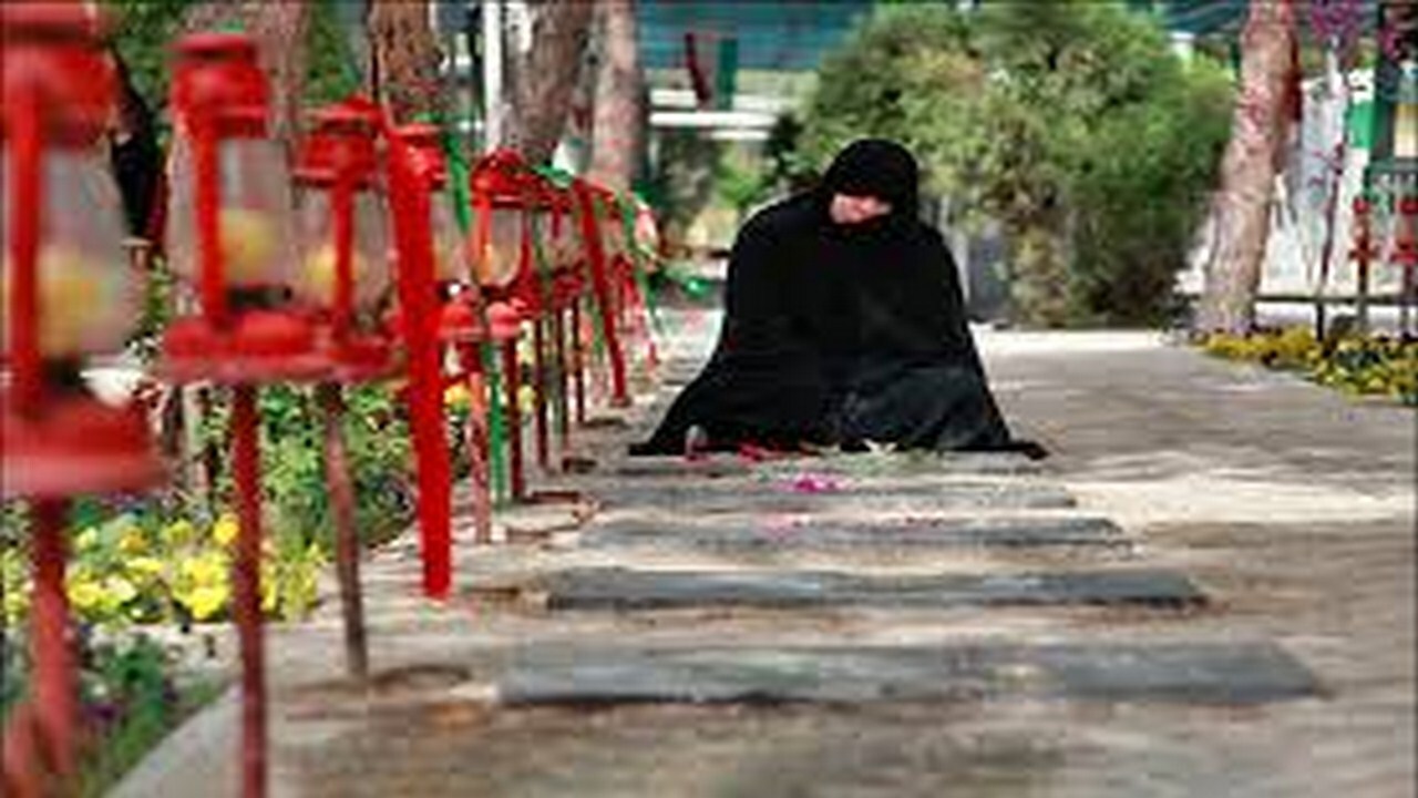 آیین نصب پلاک افتخار بر سر در منزل شهید پیر محمد غزنینی