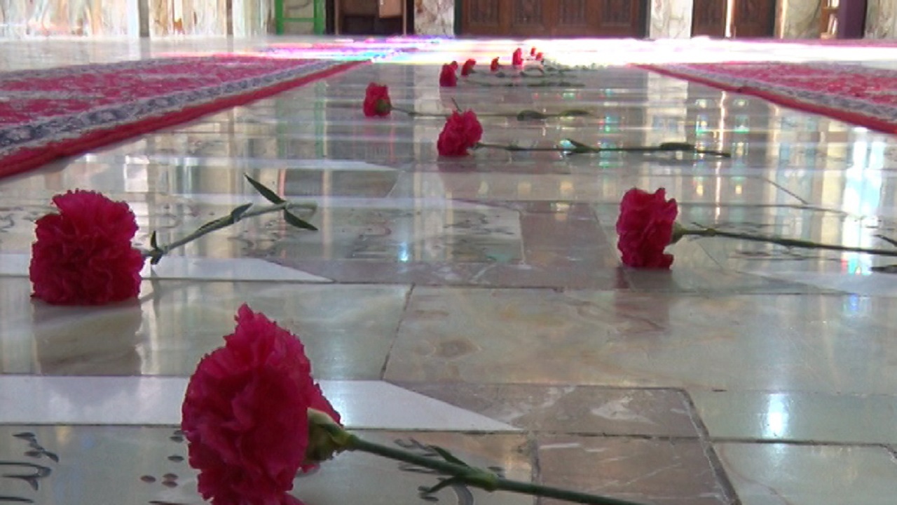 تجلیل از مادران و همسران شهیدان در سمنان