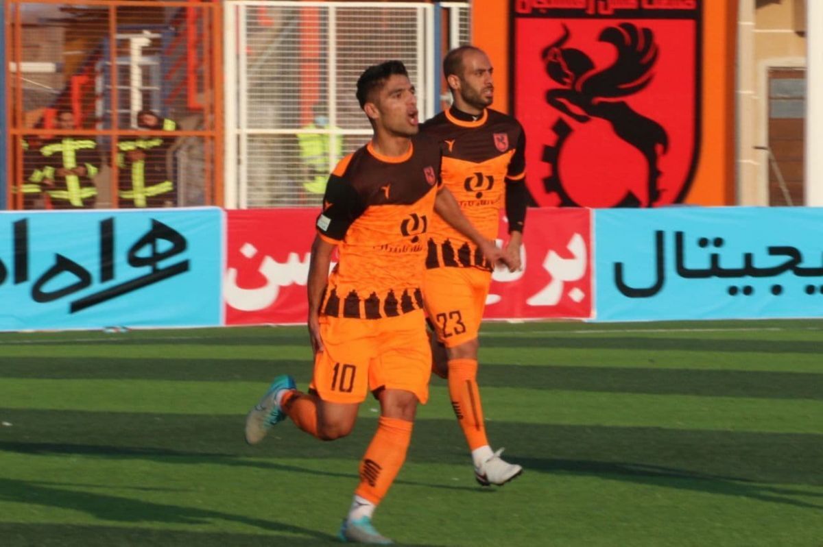 نفت مسجد سلیمان- استقلال؛ آبی&zwnj;ها به دنبال حفظ صدرنشینی در شهر اولین&zwnj;ها / پرسپولیس- ماشین سازی؛ ماشین سواری سرخ&zwnj;ها برای صعود