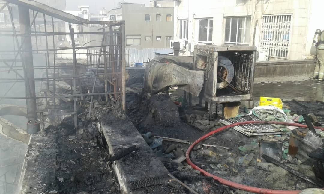 آتش سوزی ساختمان ۲ طبقه قدیمی در خیابان باغ سپهسالار/ سوختگی مرد ۳۴ ساله در حادثه