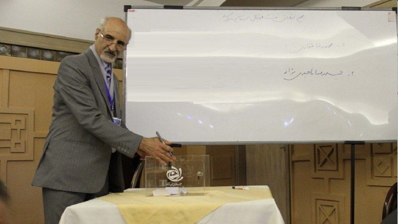 ادامه ریاست غفاری بر هیات فوتبال استان مرکزی