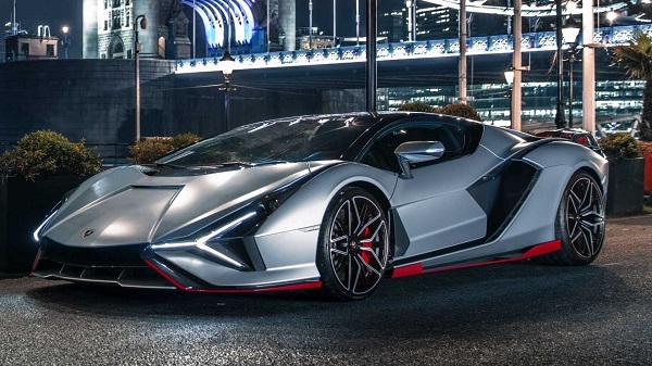 توزیع دو خودرو سوپر اسپرت هیبریدی لامبورگینی در انگلیس
