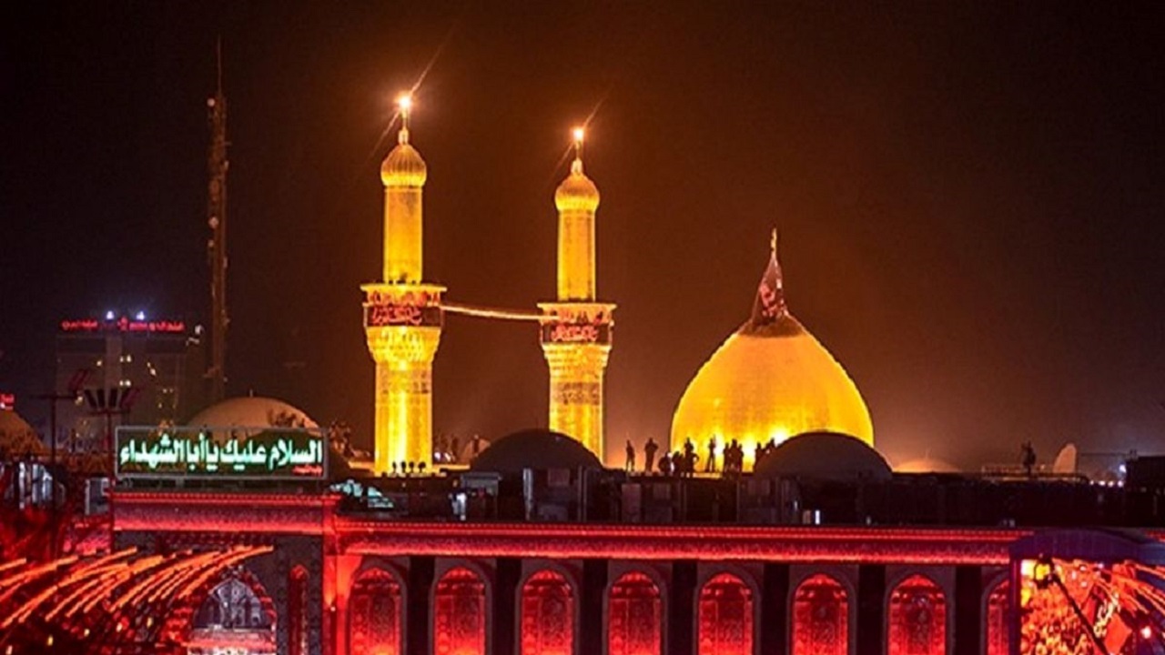 تصویر قدیمی از نماز جماعت در صحن حرم امام حسین (ع)