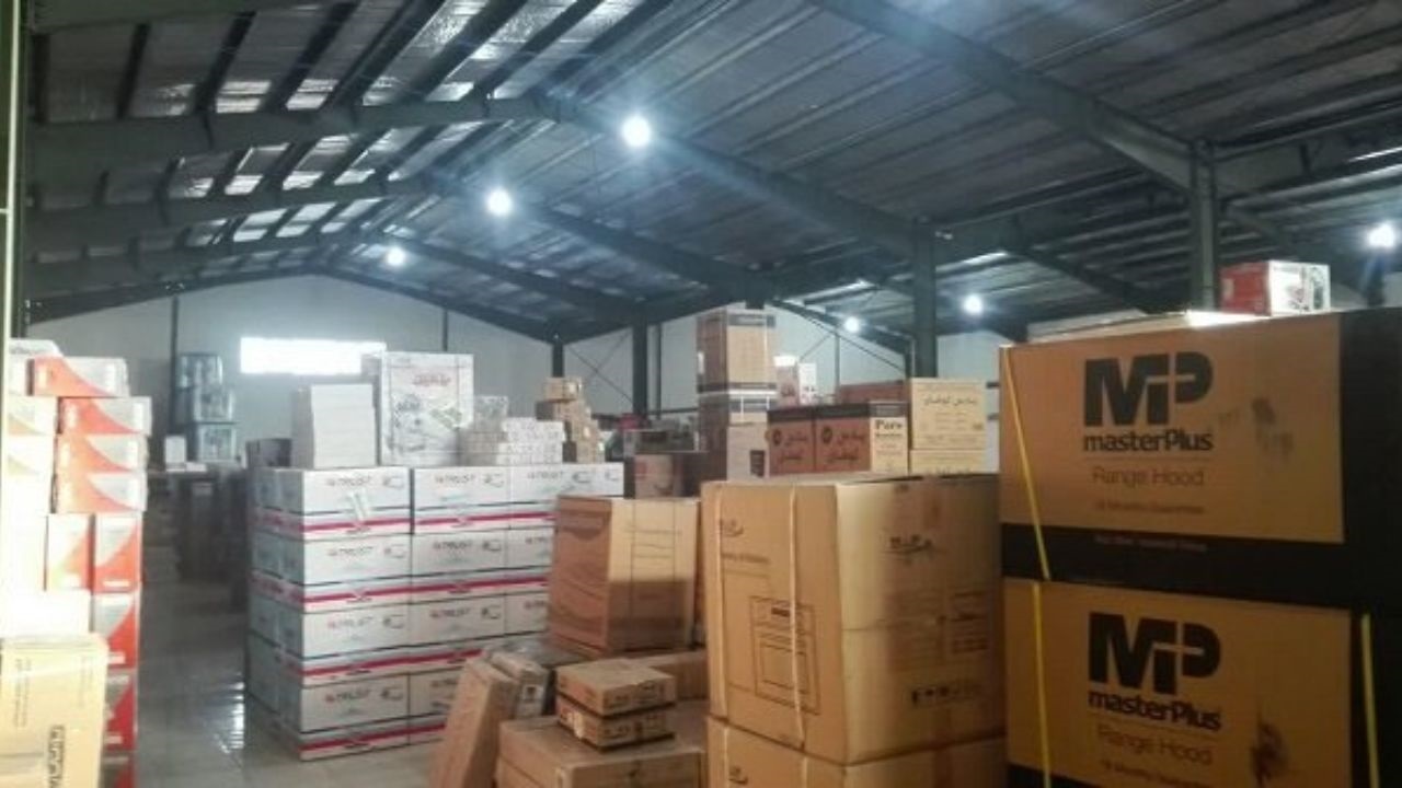 کشف انبار‌های لوازم خانگی احتکار شده در کبودراهنگ