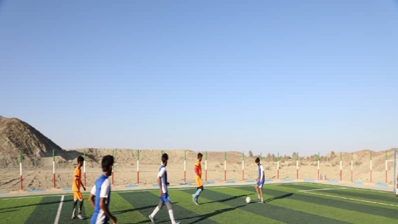 زمین چمن مصنوعی مینی فوتبال روستای ندکان چابهار افتتاح شد