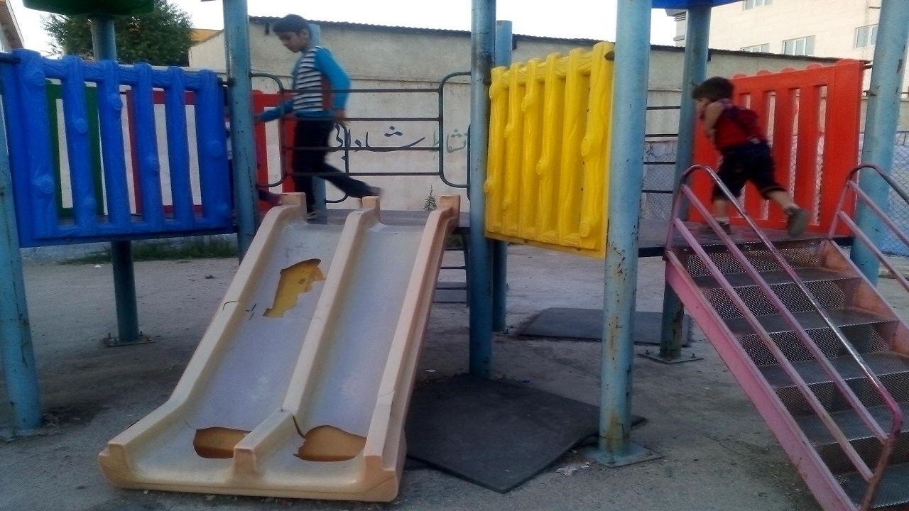 علت مرگ کودک ۷ساله قلعه گنجی ایمن نبودن سرسره بود
