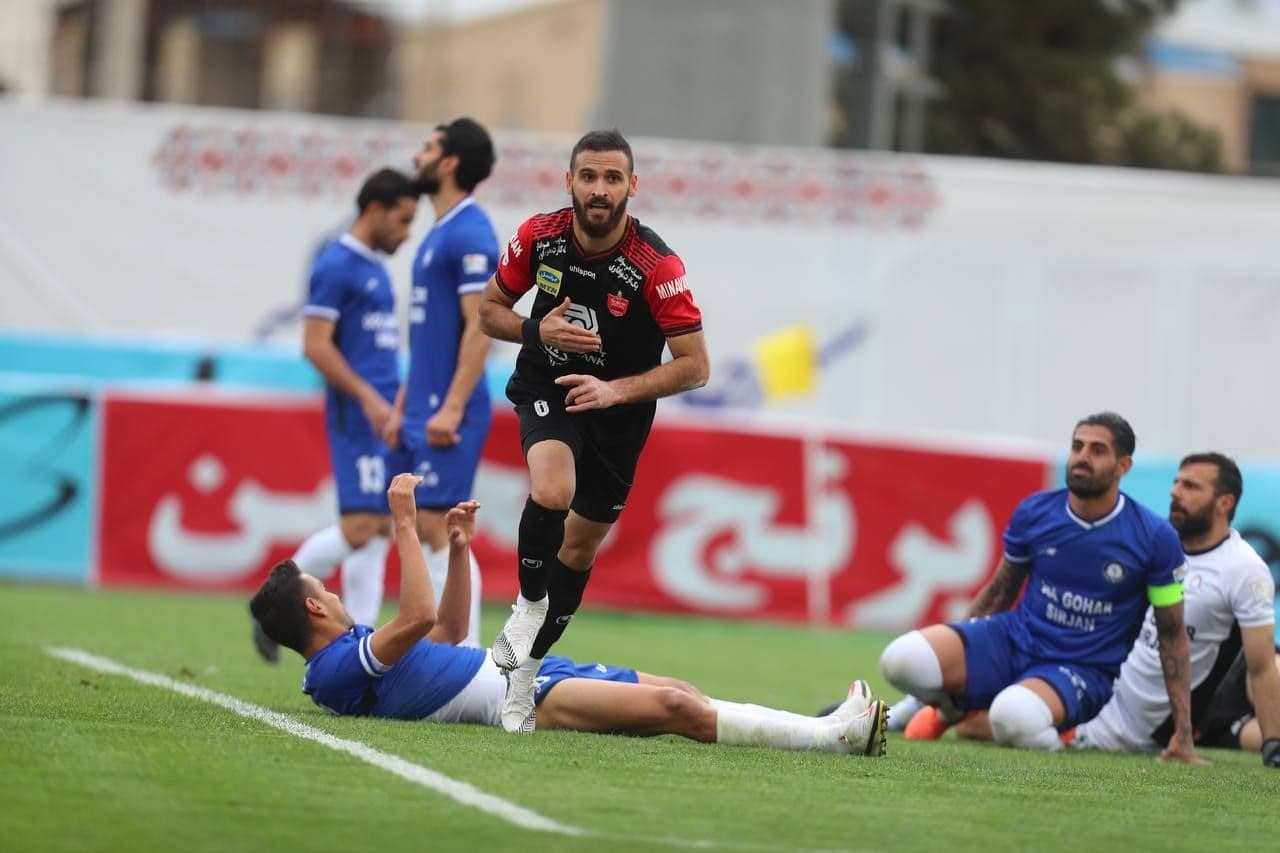 گل&zwnj;گهر صفر- پرسپولیس یک/ پایان نیمه اول