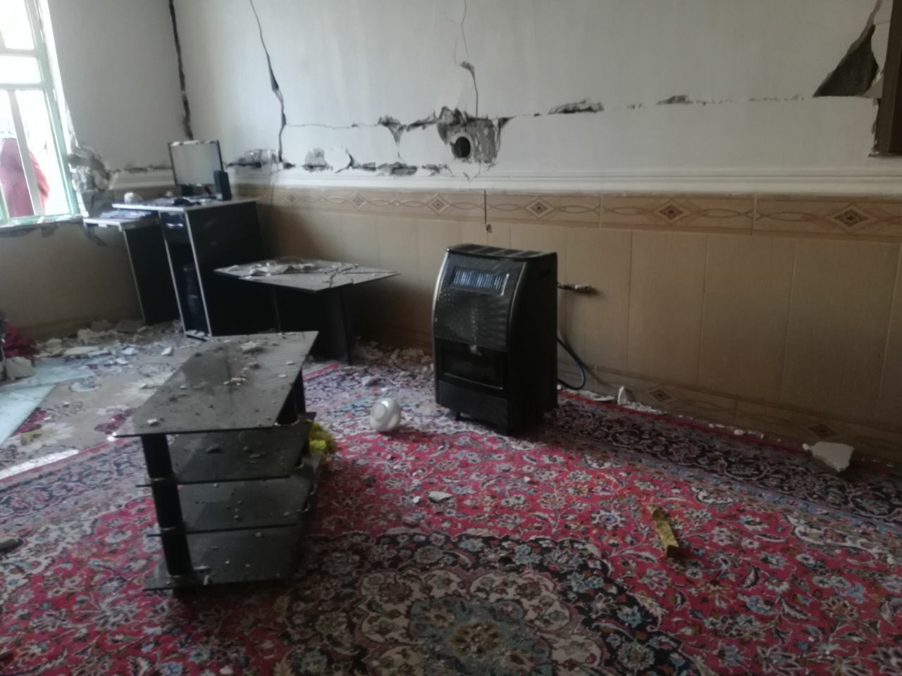 تخریب منازل مسکونی مردم زلزله زده سی سخت بر اثر زلزله ۵.۶ ریشتری + فیلم