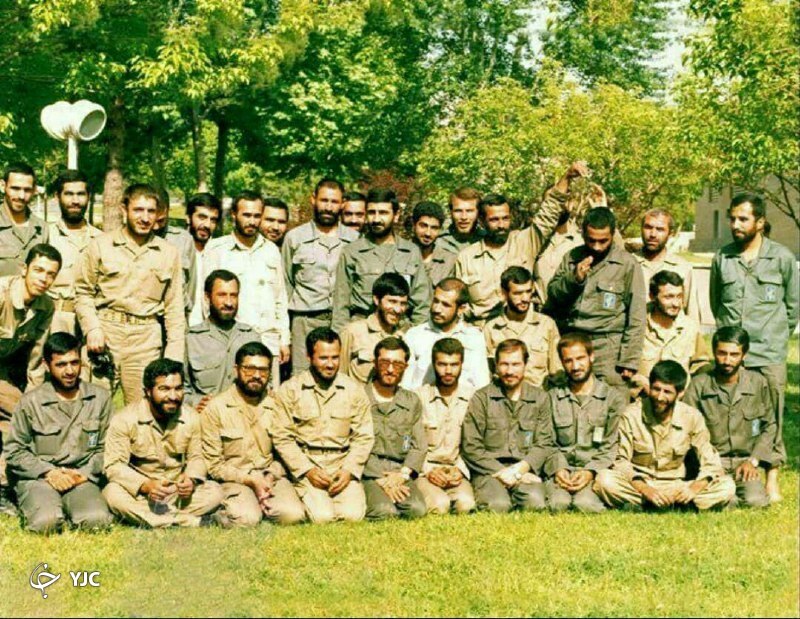 حاج قاسم در کنار فرماندهان دفاع مقدس