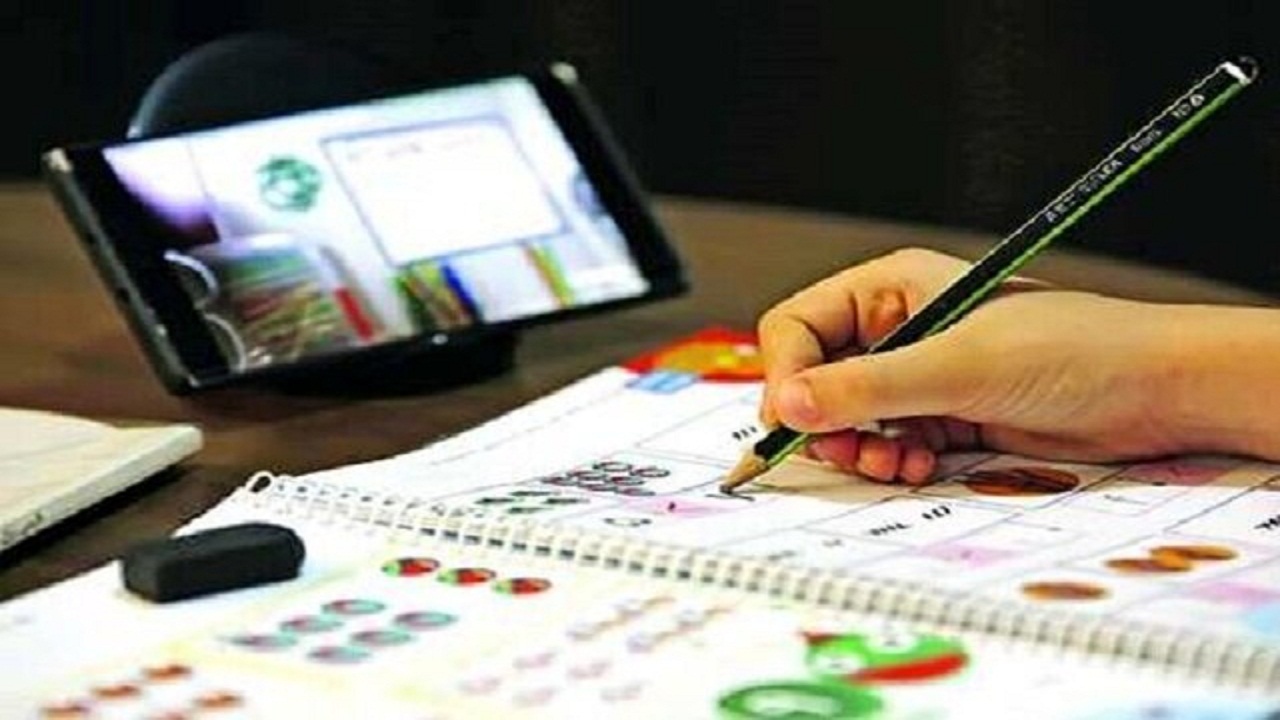 توزیع ۱۰۳ تبلت بین دانش‌آموزان تحت پوشش کمیته امداد امیرآباد