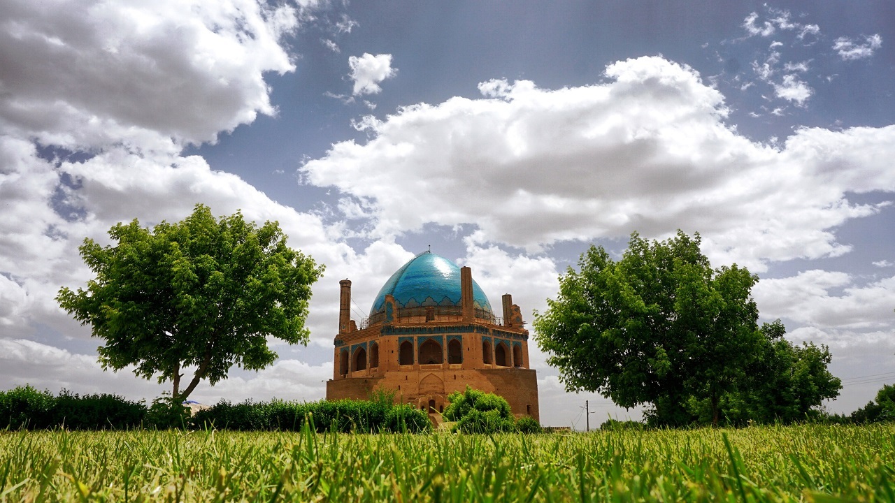 خانه تکانی در بزرگترین گنبد خشتی جهان