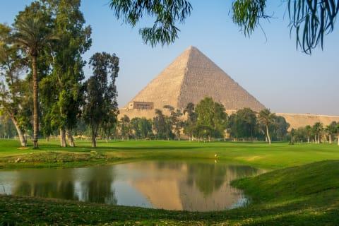 نخستین زمین گلف ۱۰۰ ساله آفریقا در کنار اهرام مصر