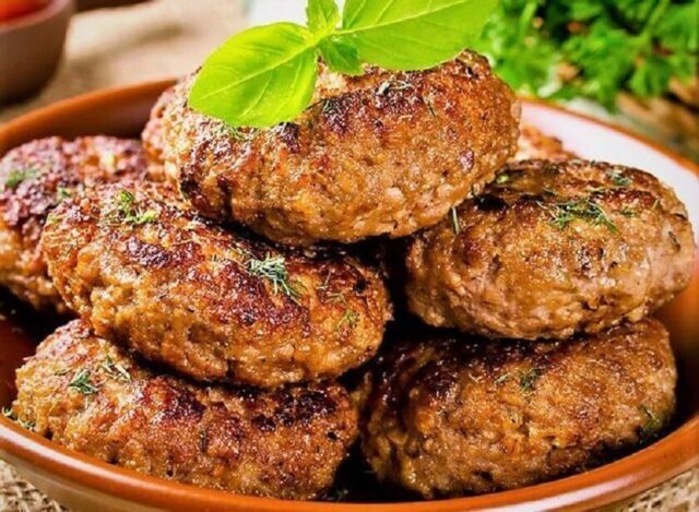 ۱۲ راز خوشمزه شدن کتلت، شامی و کوکو + ترفند&zwnj;های وا نرفتن آن&zwnj;ها