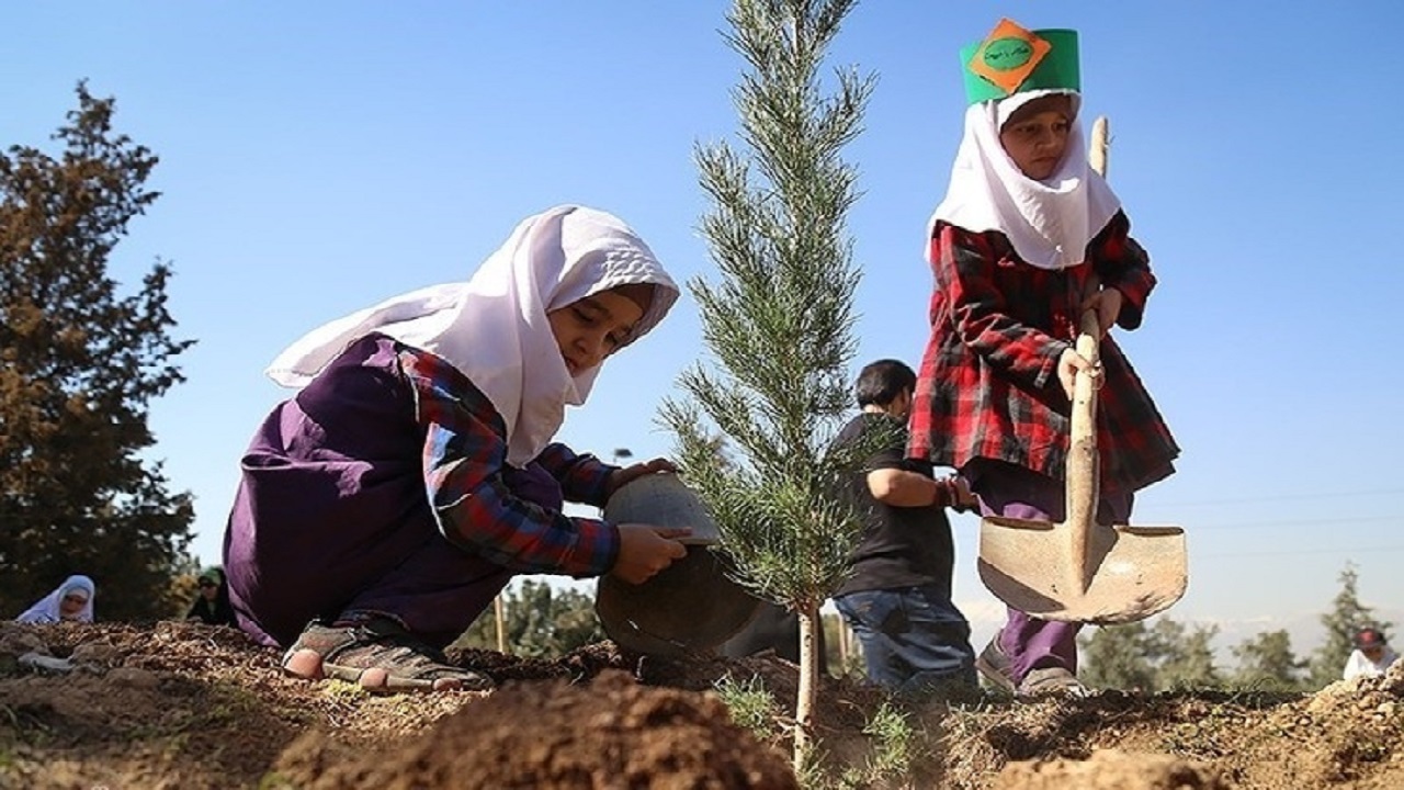 مدارس دلیجان میزبان روز درختکاری