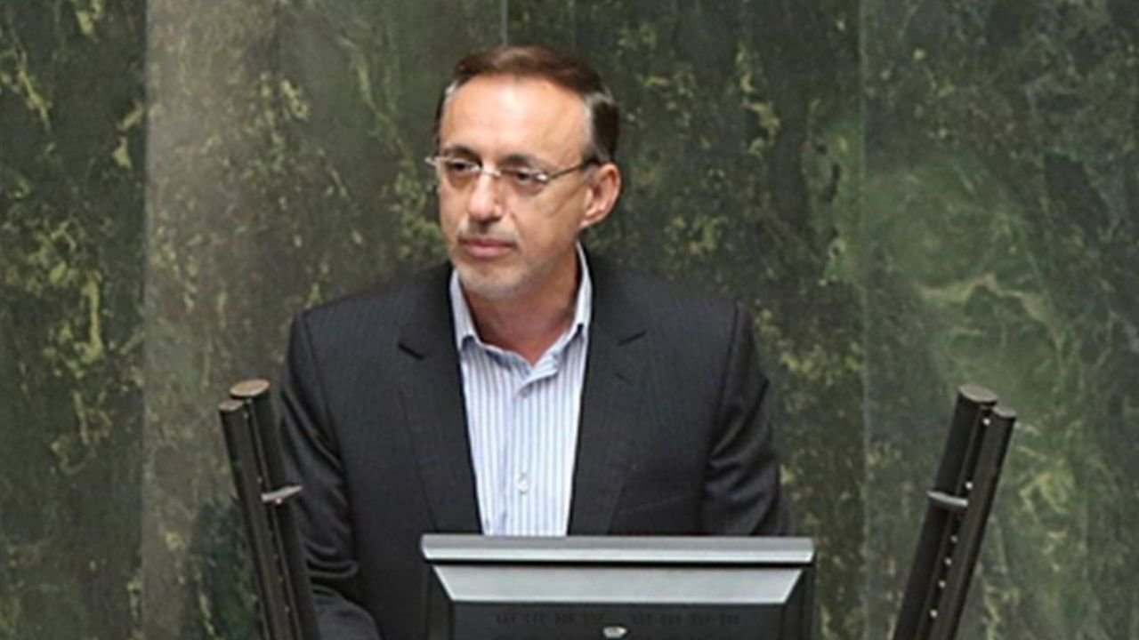 مجلس نباید مقابل کارکنان دولت قرار می‌گرفت