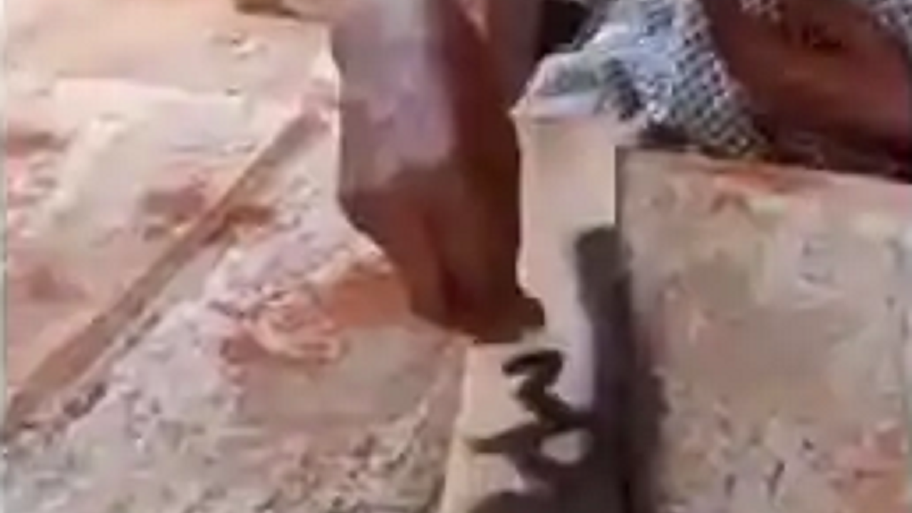 هنرنمایی شگفت انگیز هنرمند نقاش با شن! +فیلم