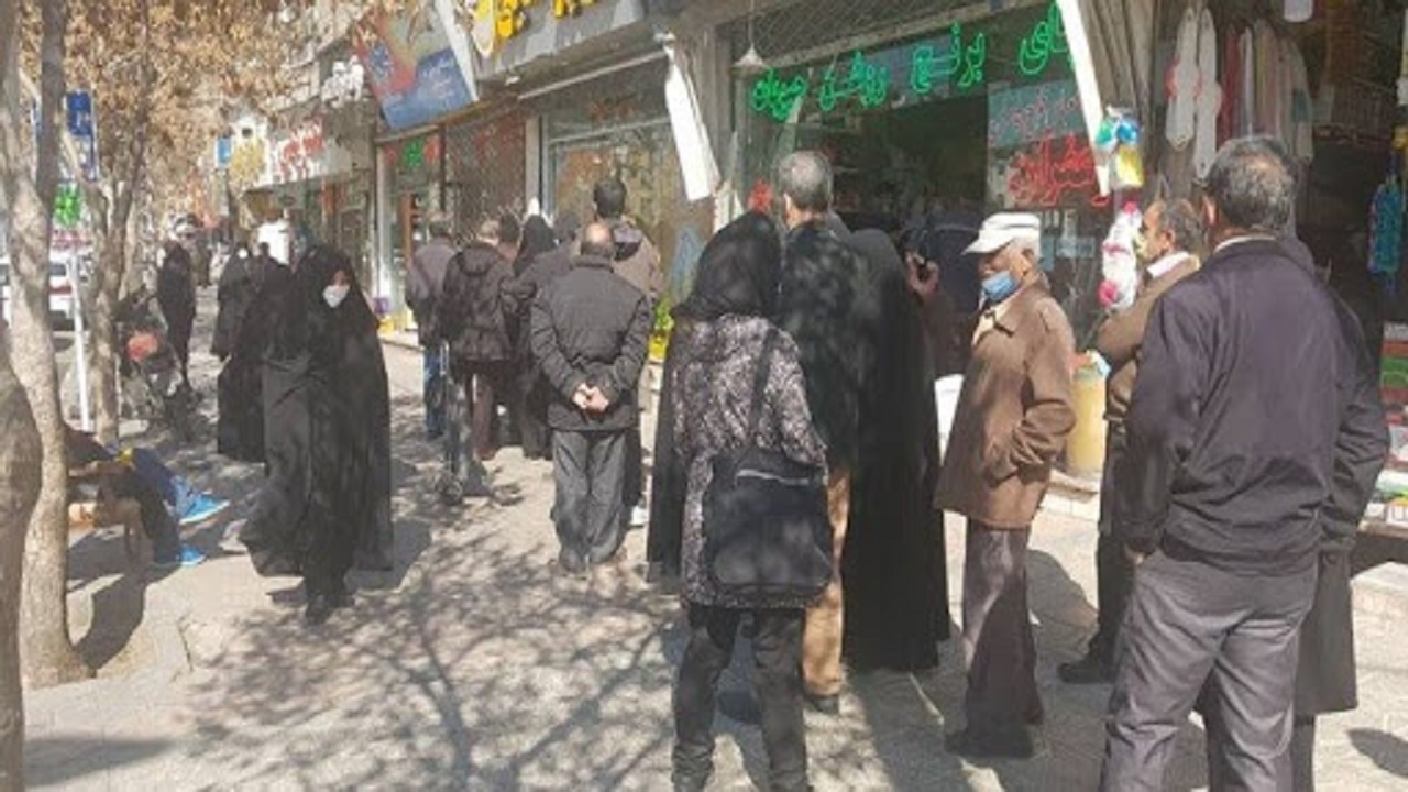 کمبود مرغ عامل صف های طولانی در فروشگاه های مشهد