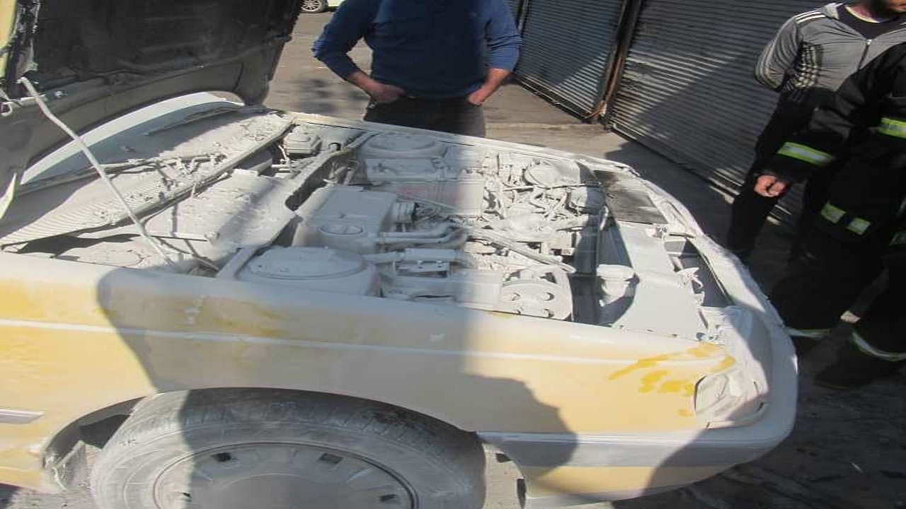 حریق ۴ خودروی سواری در رشت