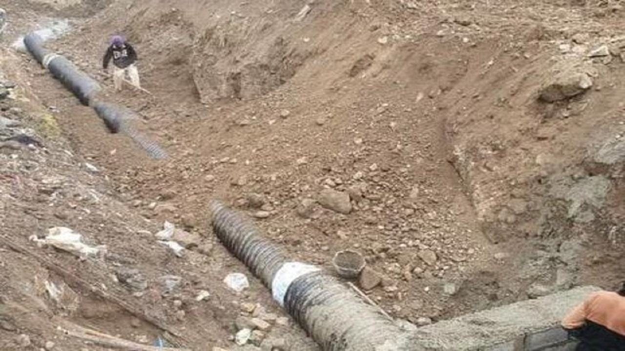 آب‌های سطحی بلوار شورای کرج هدایت می‌شود
