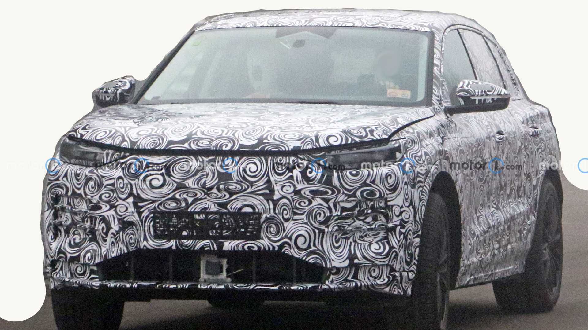 اولین تصاویر جاسوسی از  آئودی 2023 Q5 E-Tron با بدنه قبلی