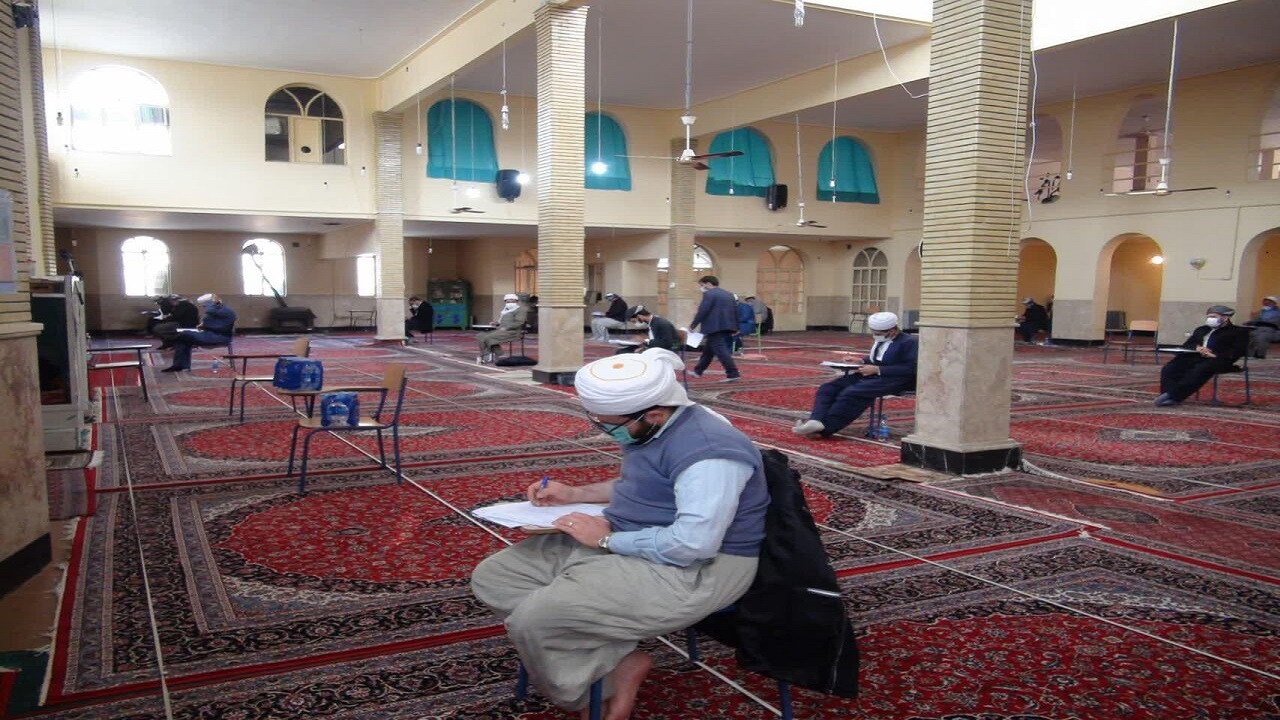 برگزاری آزمون جامع تعیین سطح طلاب و روحانیون اهل سنت کرمانشاه