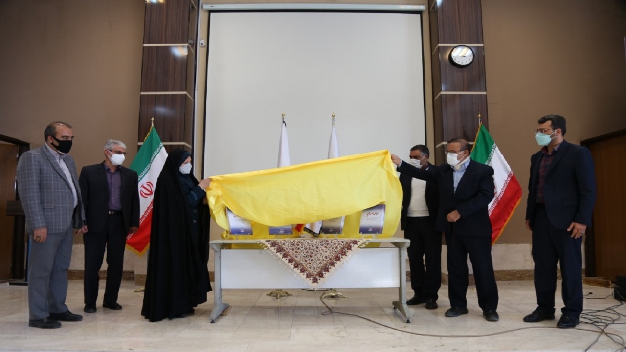 رونمایی از مجموعه چهارجلدی کاغذ اخبار