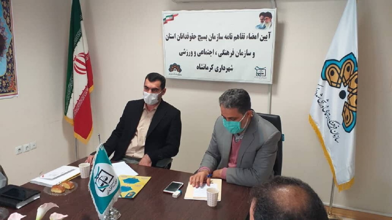 آشنایی نداشتن مردم با حقوق خویش یکی از مشکلات جامعه