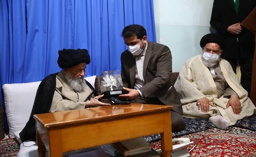 آیت الله علوی گرگانی یک اصله نهال زیتون کاشت+تصاویر
