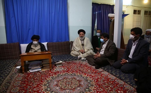 آیت الله علوی گرگانی یک اصله نهال زیتون کاشت+تصاویر