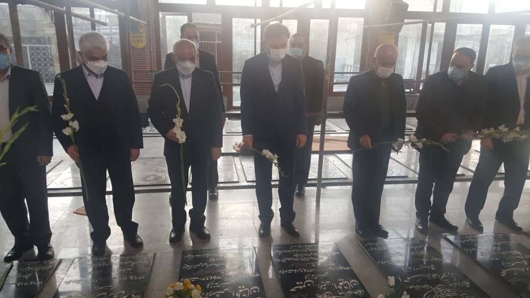 ادای احترام وزیر آموزش و پرورش به مقام شامخ شهیدان گیلان