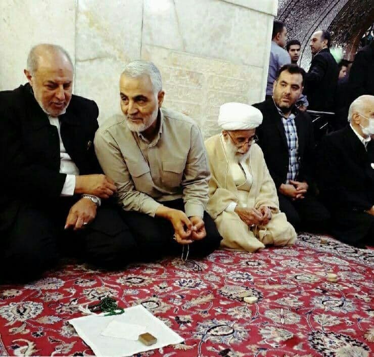تصویری دیده نشده از حاج قاسم سلیمانی در حرم امام رضا(ع)