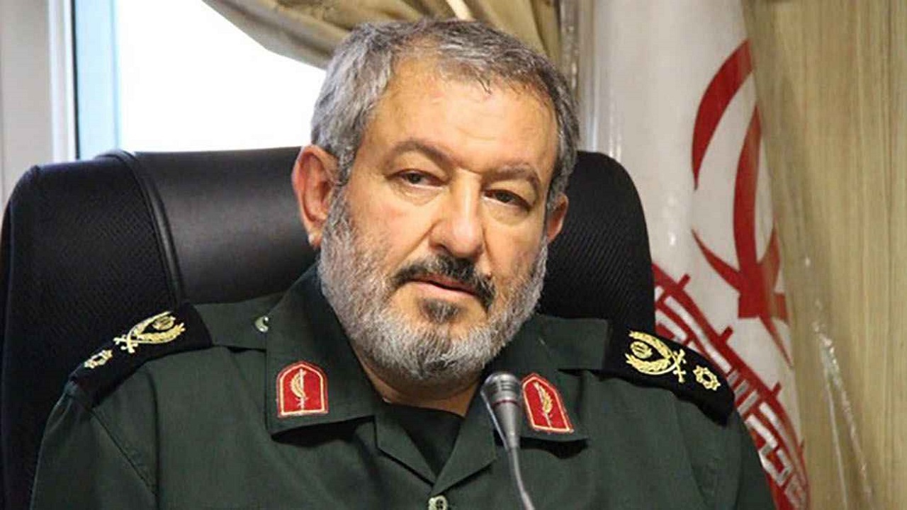 اعطای درجه سرلشکری شهید عبدالرسول استوار محمود آبادی به خانواده معظم