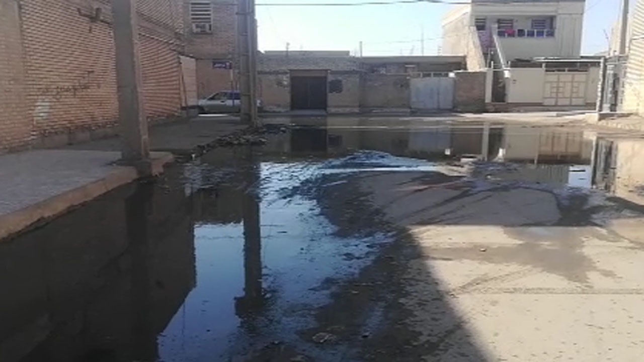 معابر کوی رمضان مملو از فاضلاب شد + فیلم