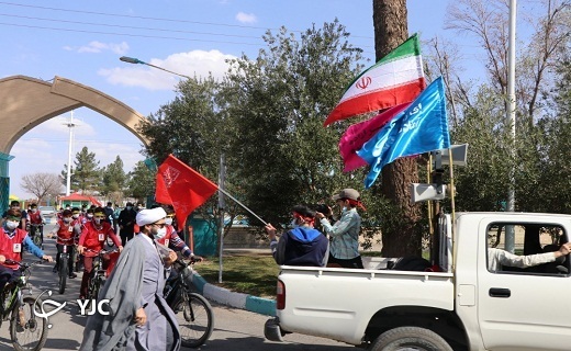 حضور نوجوانان بسیجی یزدی بر سر تربت شهید گمنام صدا و سیما