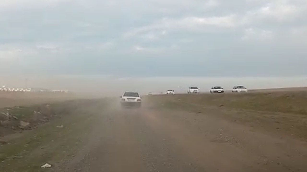 گلایه از وضع اسفناک جاده در شهرک صنعتی پرند + فیلم