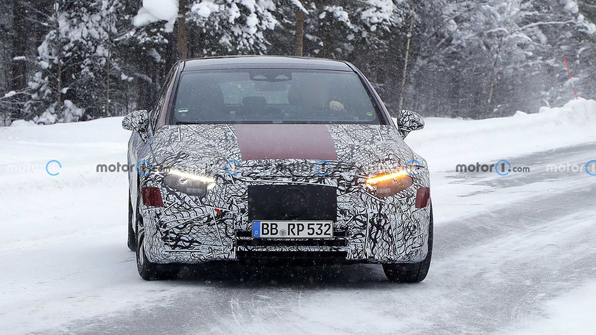 2022 مرسدس EQS نمایه Swoopy در تصویر تیزر جدید را نشان می دهد