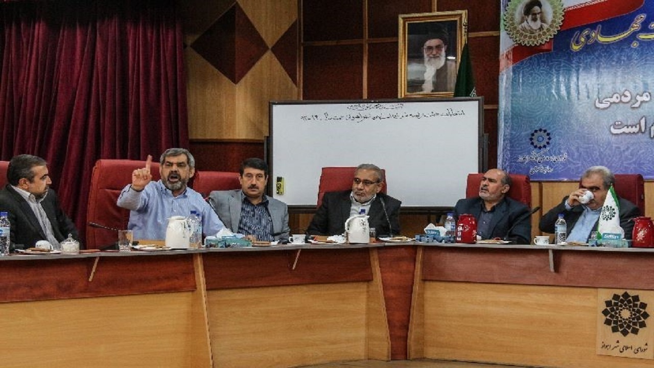 موضوع عزل شهردار اهواز در روز‌های پایانی سال عقلانی نیست
