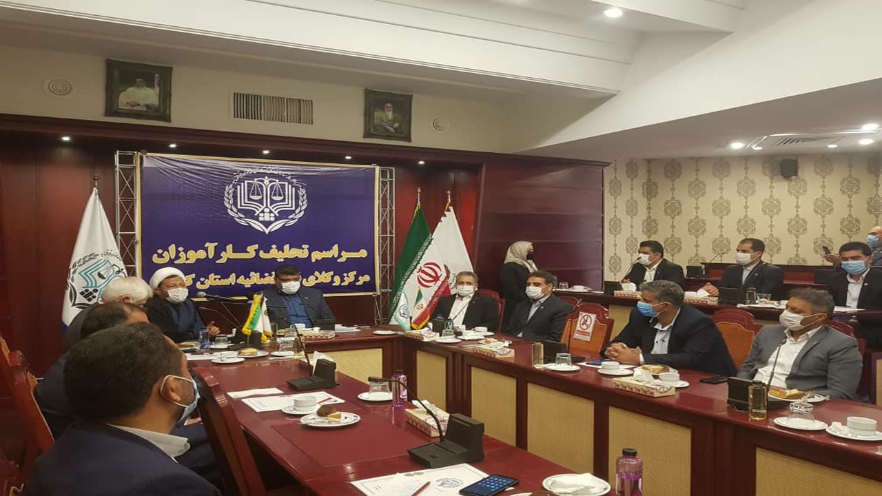 وکلا برای رسیدن حق به حق دار تلاش کنند