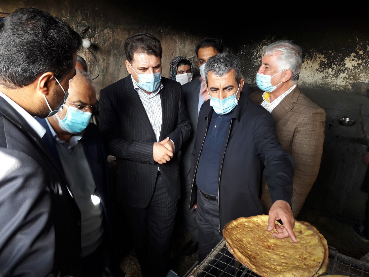 بازدید استاندار از واحد تولیدی نان 