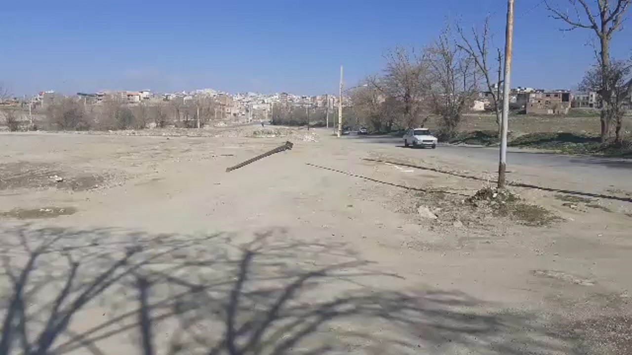 وضعیت نامناسب آسفالت در خیابان های پرتردد شهرستان بروجرد + فیلم