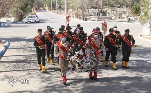 غبار روبی مزار شهدا در یزد