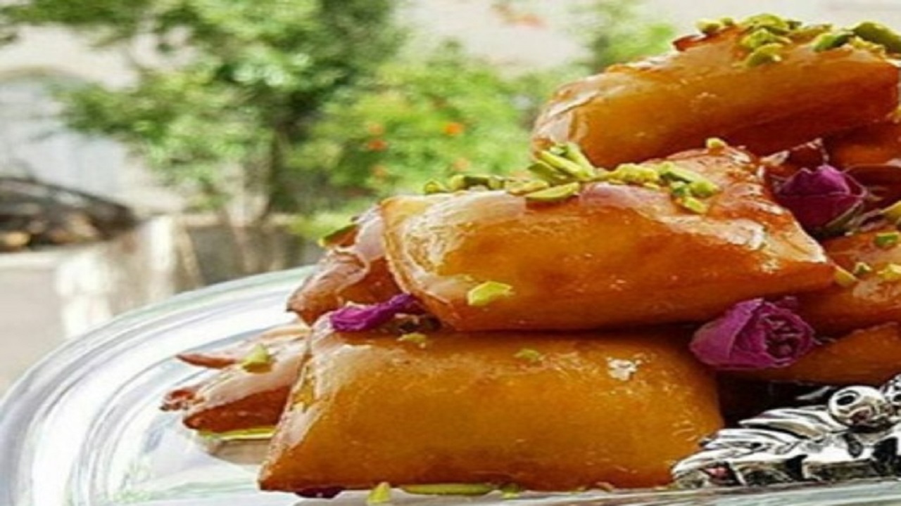طرز تهیه شیرینی بالشتک عسلی