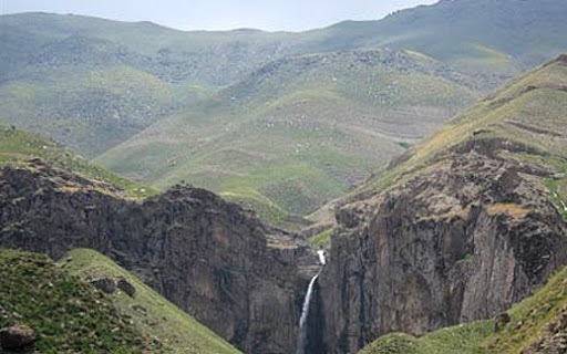 سفر به سرزمین سرسبزی و طراوت/ آبشاری در دل طبیعت + عکس