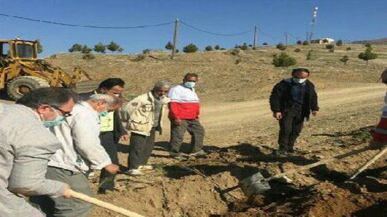 کاشت ۲ هزار اصله نهال در تپه ستران شهر آجین